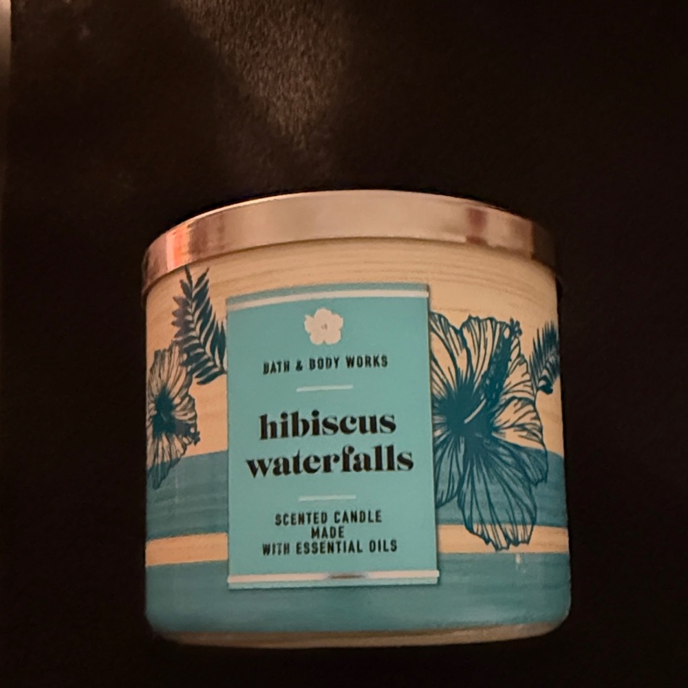 Bath & Body Works Hibiscus Waterfalls Candle - Never Burned